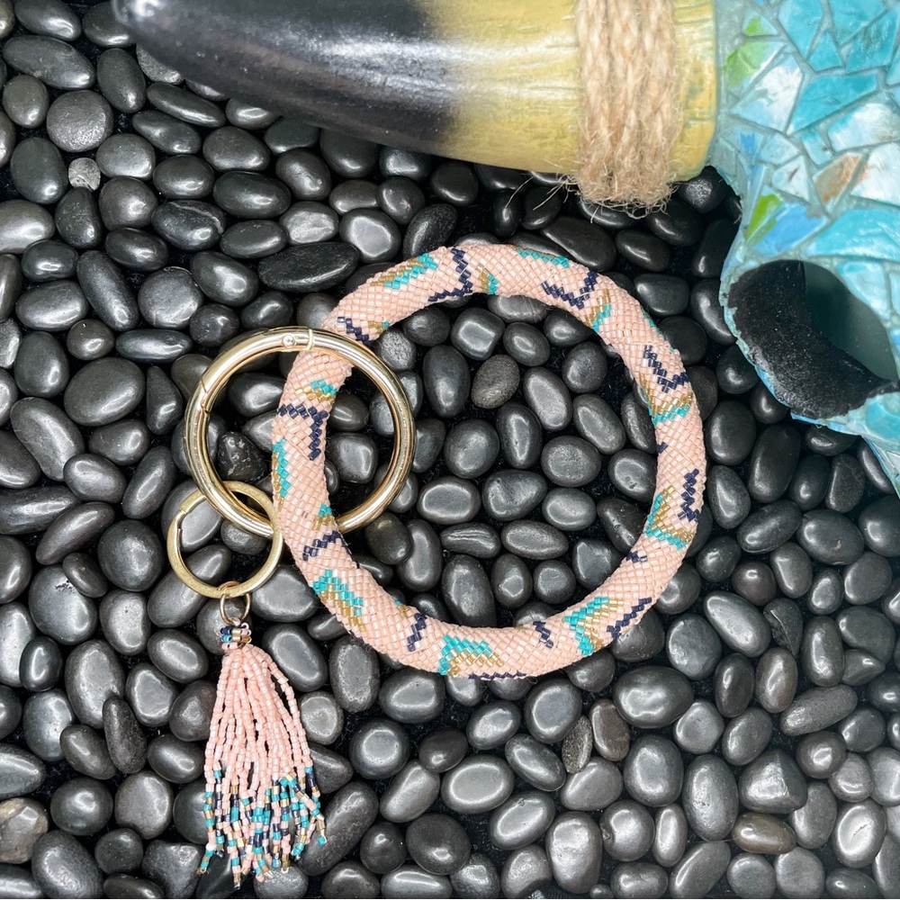 Women’s pink arrow / aztec beaded bangle keychain key ring / holder